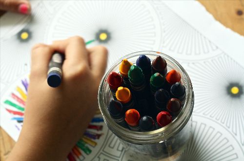 crayons coloriage garde enfants PERSONIA